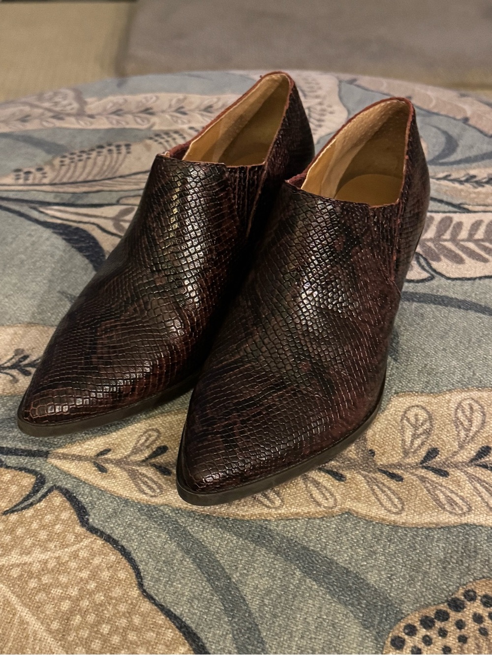 ❤️ Lucky Brand Women's Pointed Snake-Embossed Ankle Booties in Deep Burgundy